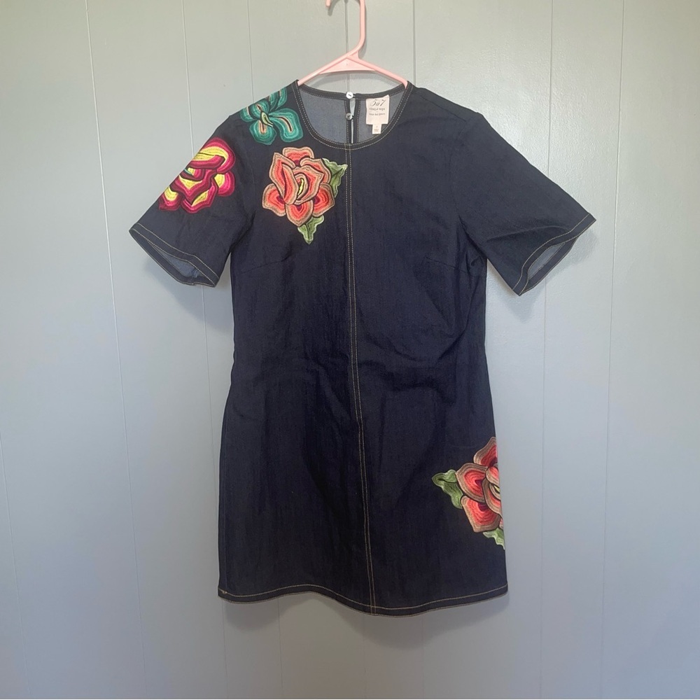 Cinq a Sept Ashton Embroidered Flower Denim Short Sleeve Dress Size 2 - Picture 2 of 7